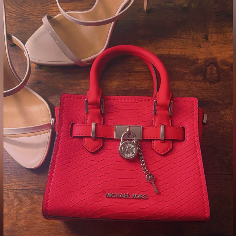 Michael Kors electric ⚡️snake print 🐍 pink 🎀 mini bag